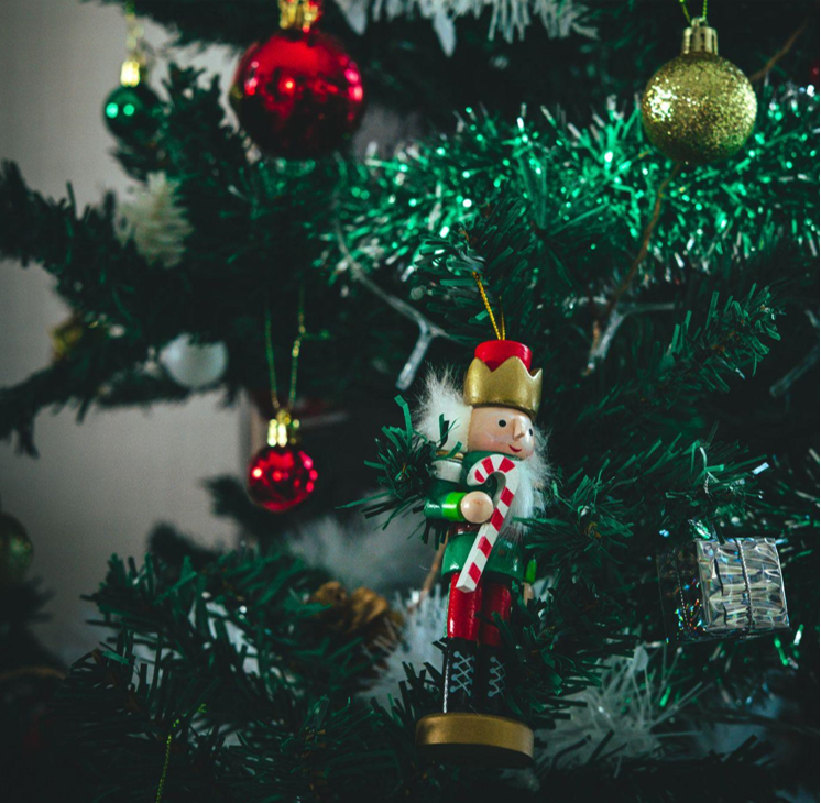 How Christmas Decorations Can Help You Find Love