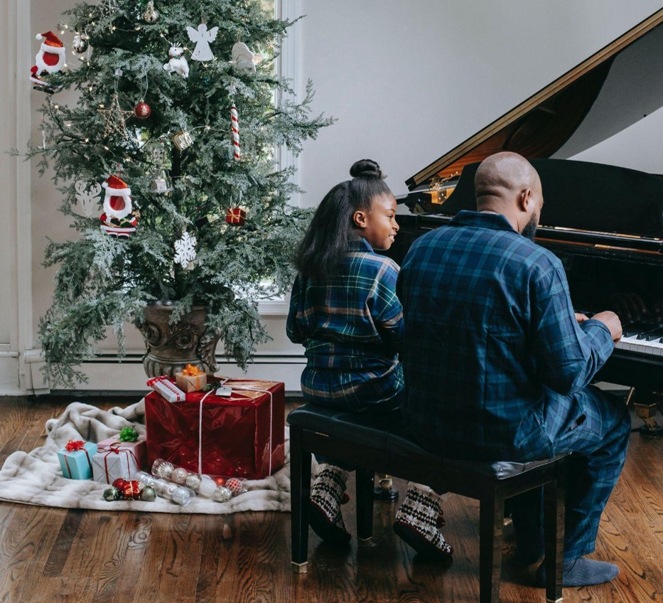 Why Pre-Lit Christmas Trees Are a Holiday Essential